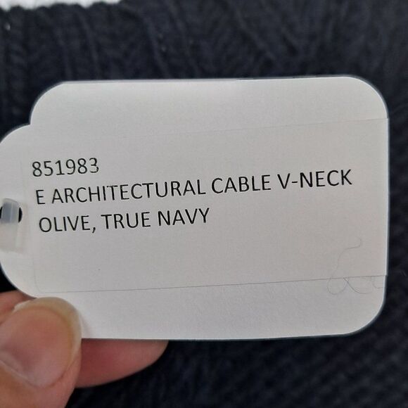 Gap Ladies V neck  sweater NWOT - Picture 5 of 11